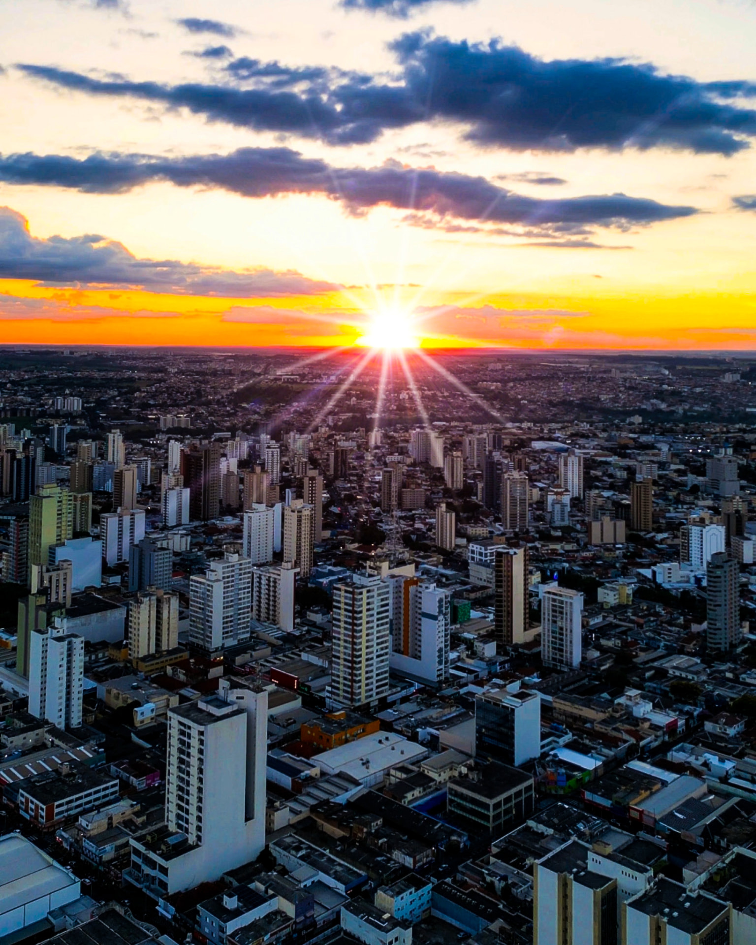 Centro ao pôr do sol — Uberlândia/MG